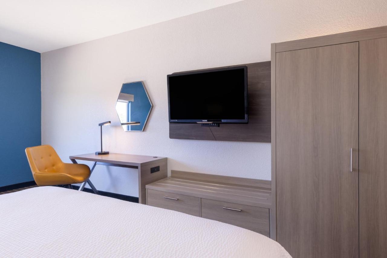 Holiday Inn Express & Suites Pittsburg By Ihg Exterior photo