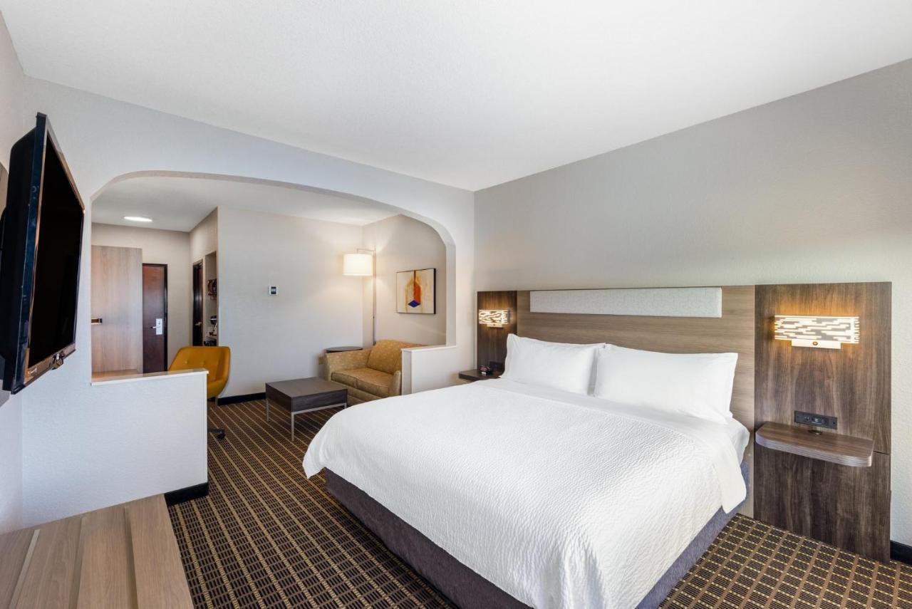 Holiday Inn Express & Suites Pittsburg By Ihg Exterior photo